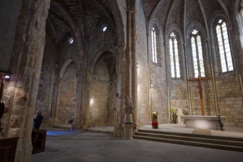 Capilla mayor y capillas laterales de la iglesia del monasterio de Benifassa